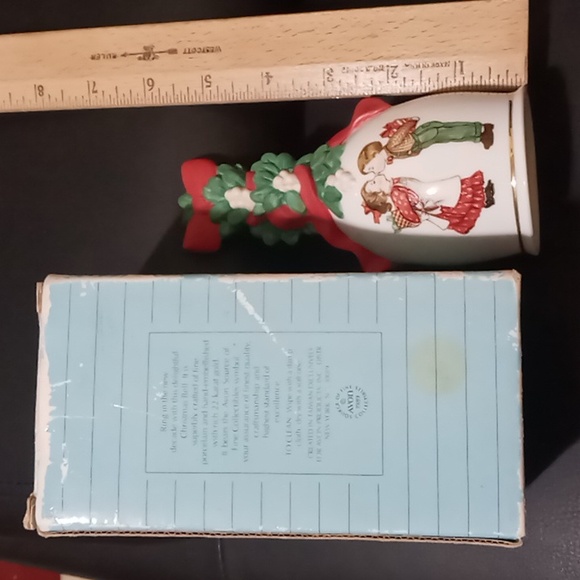 NEW AVON 1989 PORCELAIN CHRISTMAS BELL - Picture 6 of 11